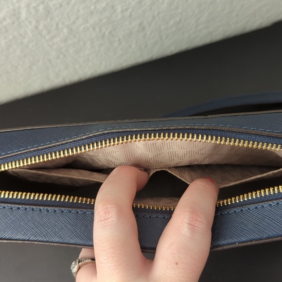 Michael Kors Crossbody - Picture 5 of 7